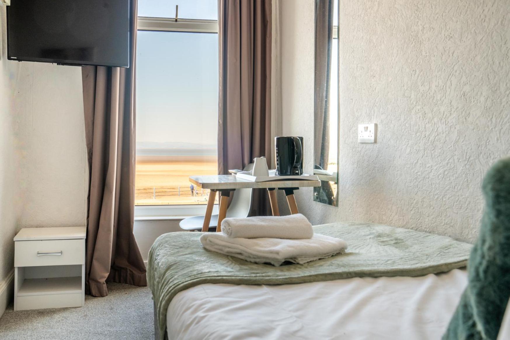 The Clifton Seafront Hotel Morecambe Bagian luar foto